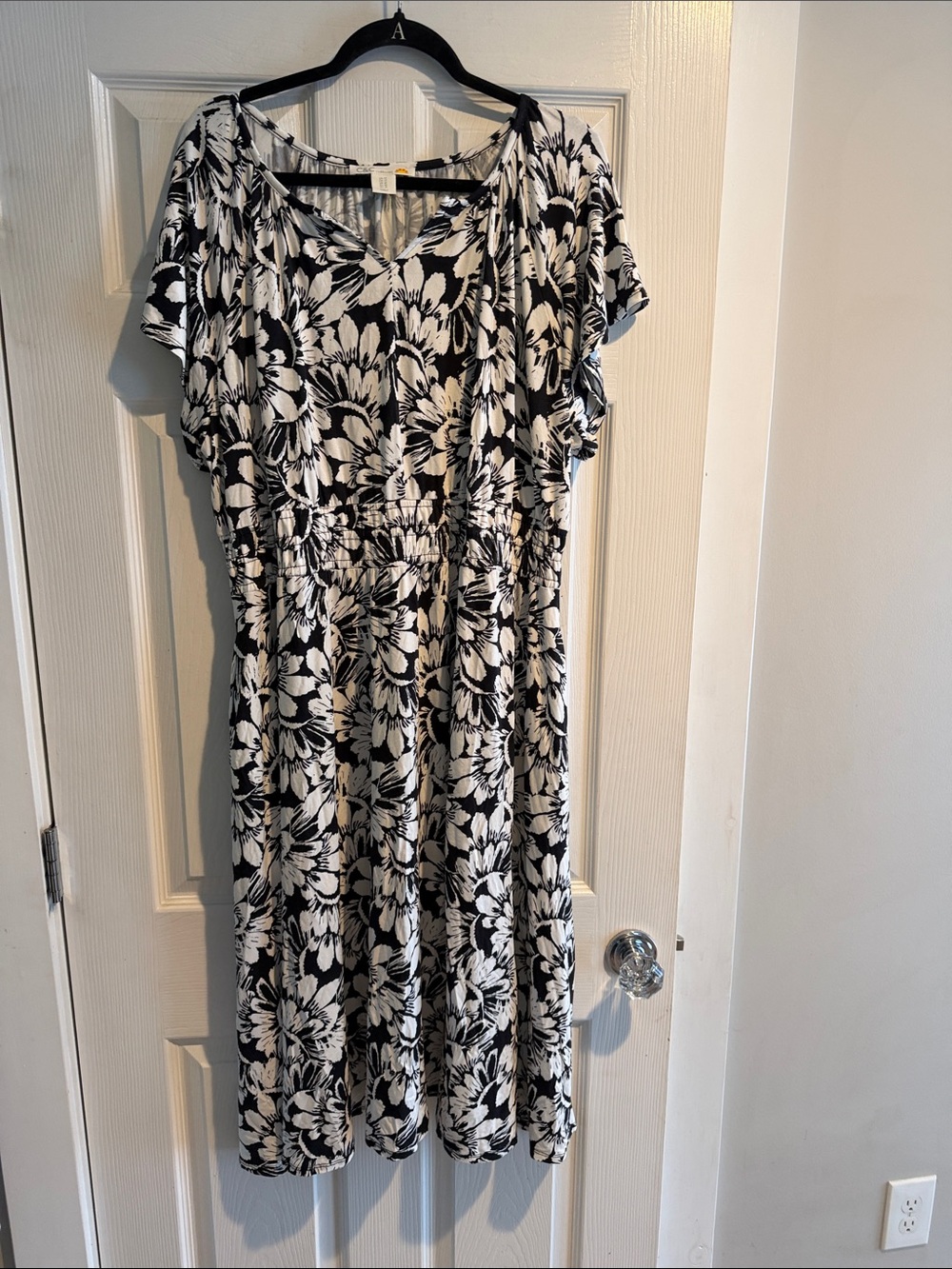 C&C California Black & White Floral Midi Dress BNWOT